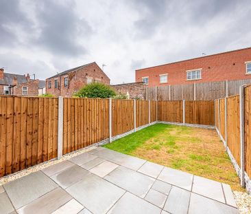 2 bedroom end of terrace house to rent - Photo 1