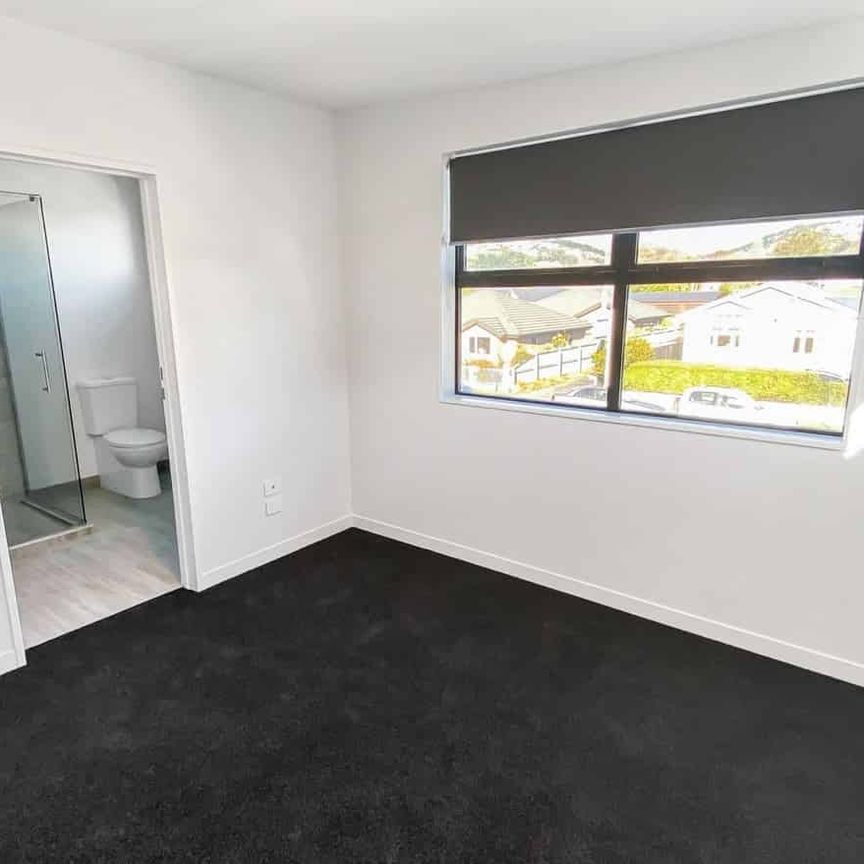 Spacious Executive Townhouse - Photo 1