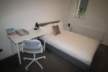 2 bedroom flat to rent - Photo 2