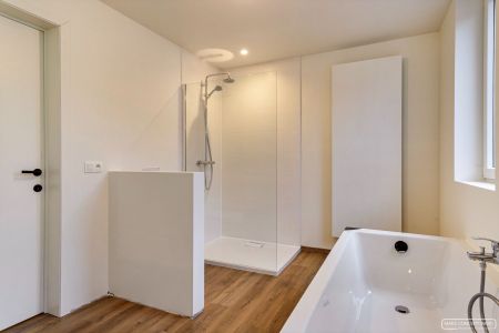 instapklare volledige gerenoveerde woning centrum Roeselare te huur - Photo 4