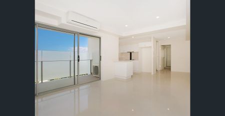 Modern Third Floor Apartment - Photo 3