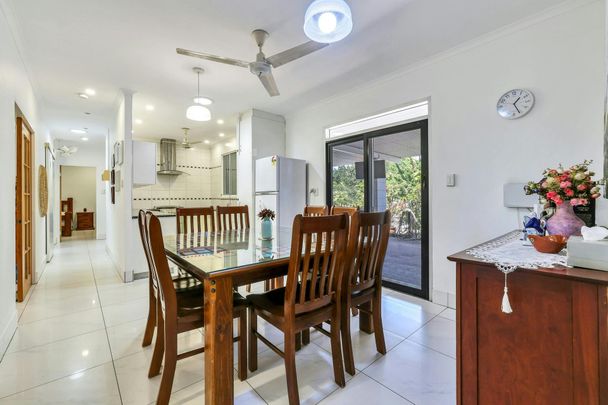 FAMILY HOME WITH SOLAR - Photo 1