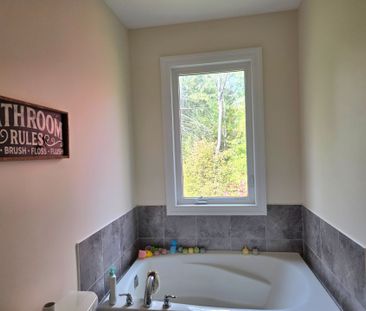 For Lease - 93 Allegra Drive Unit# Upper, Wasaga Beach, Ontario - Photo 4