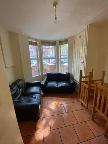 Great Location, 62a University Avenue, Queens Quarter, Belfast, BT7 1GY - Photo 2