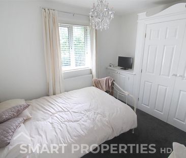 Royds Avenue, Paddock - Photo 3