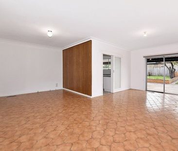 Spacious Three-Bedroom Home in a Convenient Keilor East Location - Photo 5