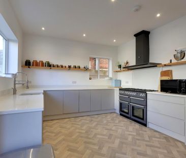 5 bedroom semi-detached house to rent - Photo 2