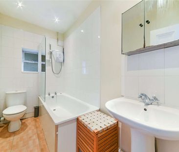 Simply stunning 1 double bedroom hall floor apartment on this prest... - Photo 4