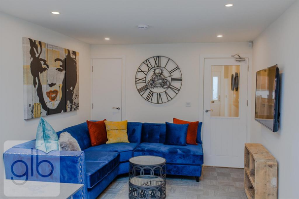 1 bedroom in a house share to rent - Photo 1