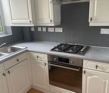 3 bedroom semi-detached house to rent - Photo 4