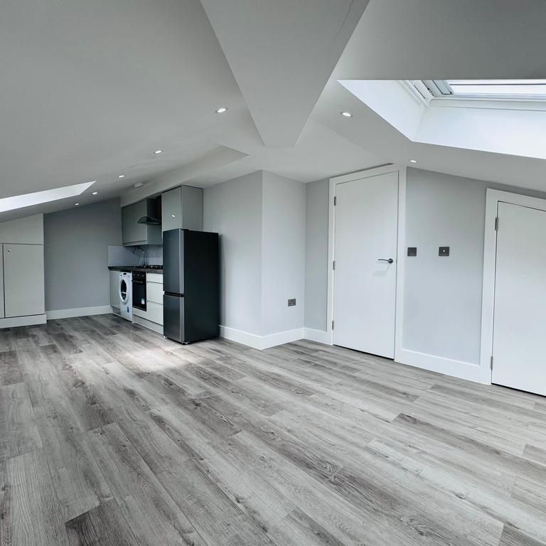 Studio to rent - Photo 1