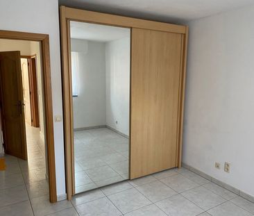 Ruim gelijkvloers appartement met tuintje en garage, ideaal gelegen... - Photo 1