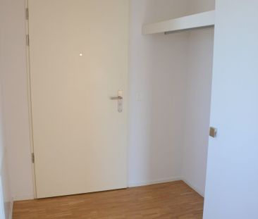 "grosszügige, moderne 2.5-Zimmer-Attika-Wohnung mit grosser Dachter... - Photo 3