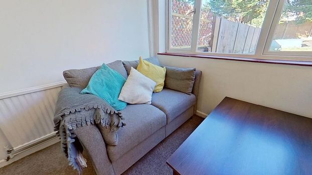 4 bedroom semi-detached house to rent - Photo 1