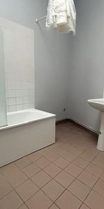 Location Appartement 1 pièce 49m² ARMENTIERES 59280 - Photo 3