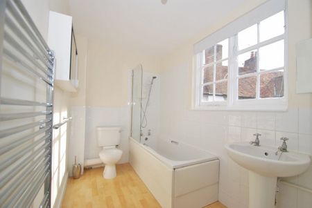 The Broadway, Amersham, Buckinghamshire,HP7 - Photo 2