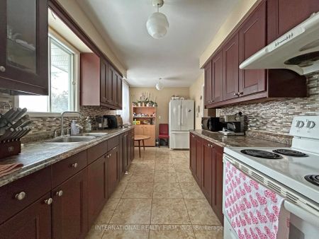 63 Centre Street E #Main - Photo 2