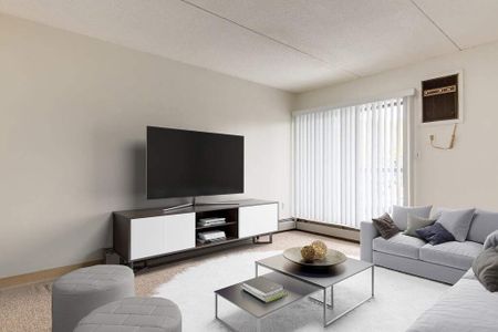 PL Renovated Suite - 2 Bedroom - Photo 2