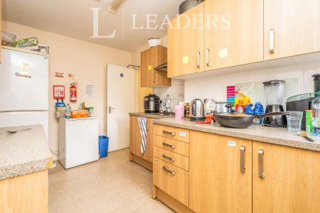 1 bedroom property to rent Rockstone Place, Southampton, Hampshire, SO15 - Photo 2