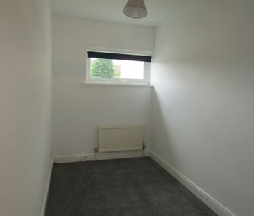 3 bed Terraced - To Let - Photo 5