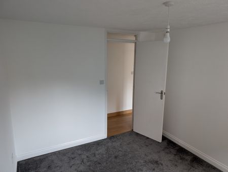 1 Bed Flat, Butlers Close, BS5 - Photo 2