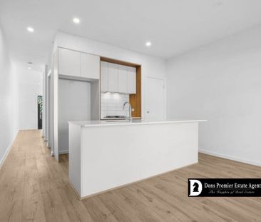 Stylish 3-Bedroom Townhouse in Prime South Morang Location! - Photo 3