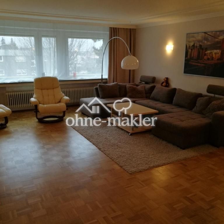 Großzügige 3,5-Zimmer-Wohnung mit Einbauküche, 2 Balkonen und Garage in zentraler Lage - Photo 1