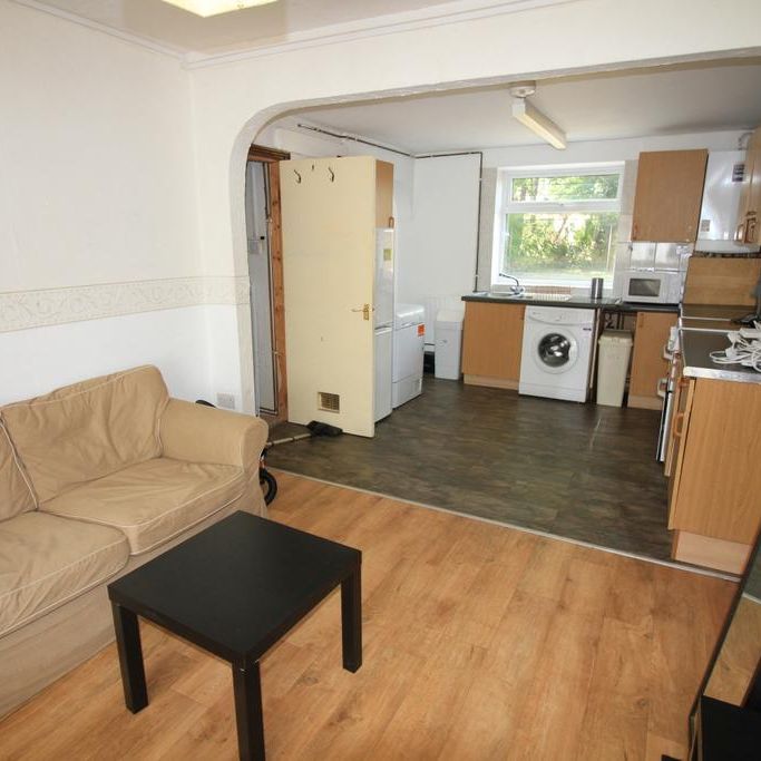 4 bedroom semi-detached house to rent - Photo 1