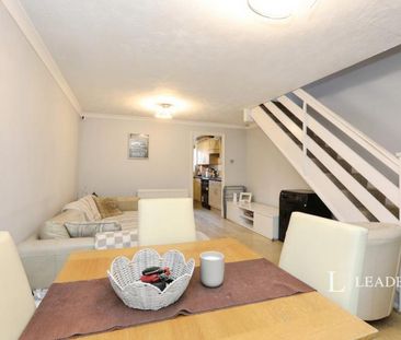 2 bedroom house to rent The Dell, East Grinstead, RH19 - Photo 1