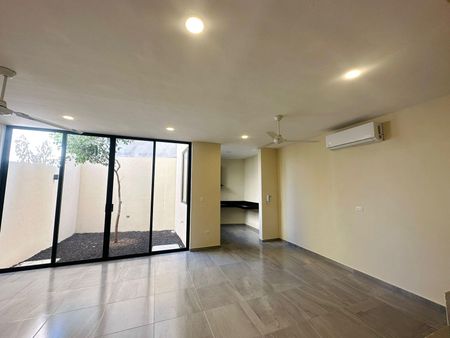Townhouse con rooftop, jardín y cuarto de servicio, dentro de privada. - Photo 2