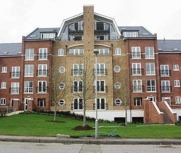 Aveley House, Iliffe Close, Reading, RG1 - Photo 1