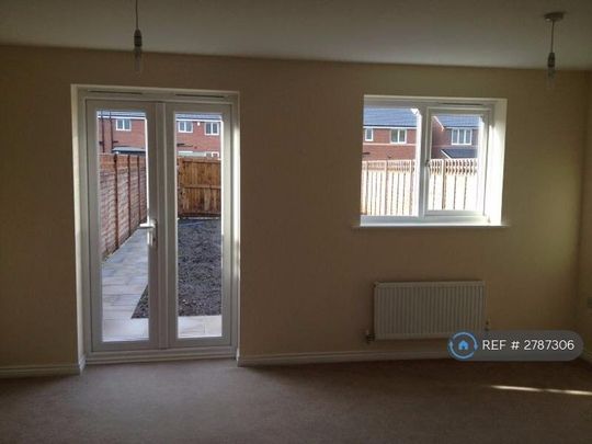 3 bedroom semi-detached house to rent - Photo 1