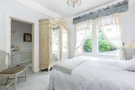 A beautiful three bedroom house with a fantastic entertaining space and a private garden. - Photo 5