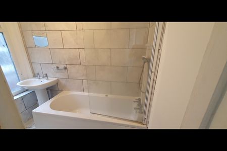 3 Bed Flat, Portswood, SO17 - Photo 3