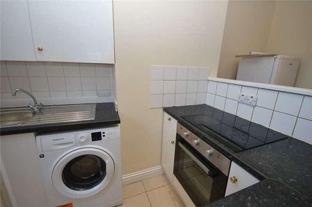 County Road, Swindon, Wiltshire, SN1 - Photo 4