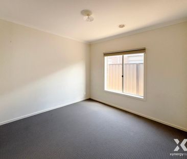 Family-Friendly Living in Featherbrook Estate - Photo 3