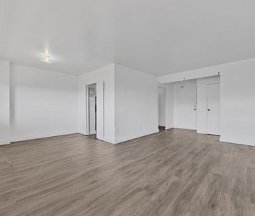 For Lease - 65 Thorncliffe Park Drive Unit# 1807, Toronto, Ontario - Photo 3