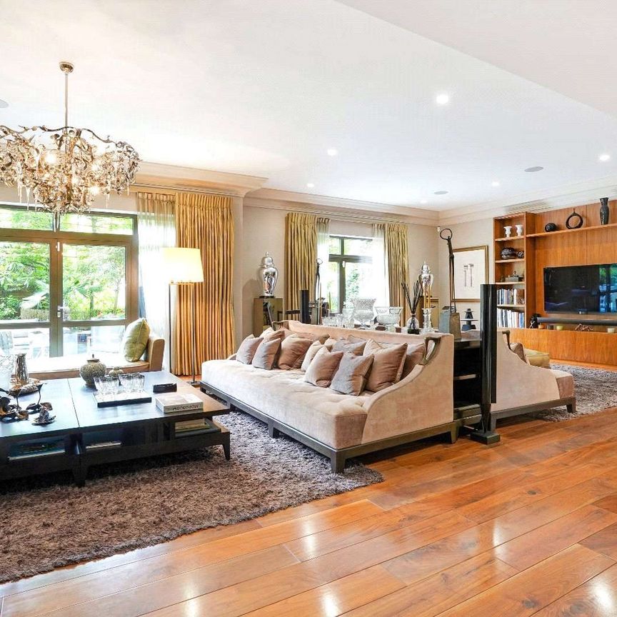 An exceptional 3 bedroom apartment set within an exclusive residential development, available for short term lets. - Photo 1