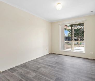 Large Family Home! Located in a Quiet Cul-de-sac! - Photo 5