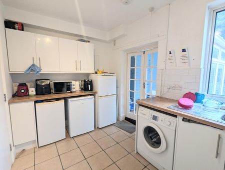 1 bedroom in a house share to rent - Photo 5