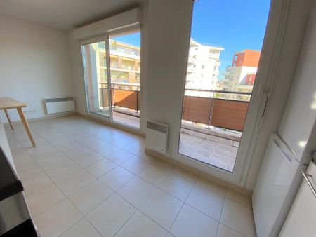 Appartement 2 pièces 46m2 MARSEILLE 8EME 1 014 euros - Photo 5