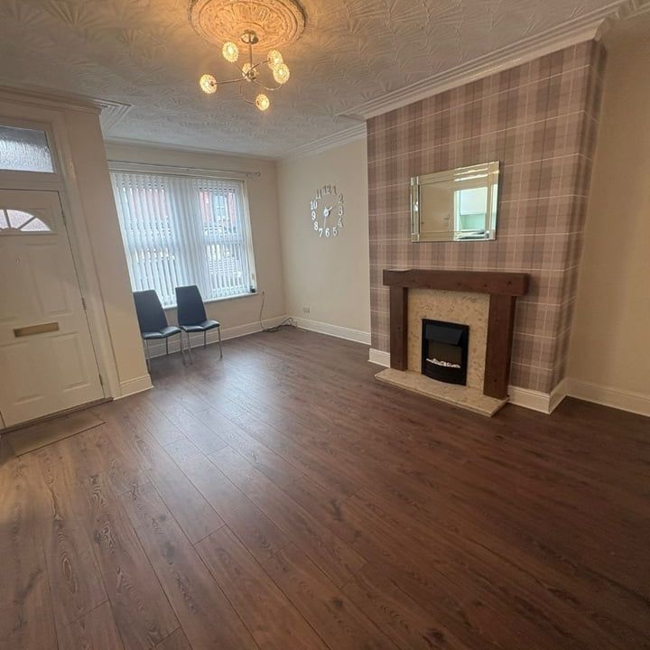 Room in a Shared House, Strathmore Avenue, LS9 - Photo 1
