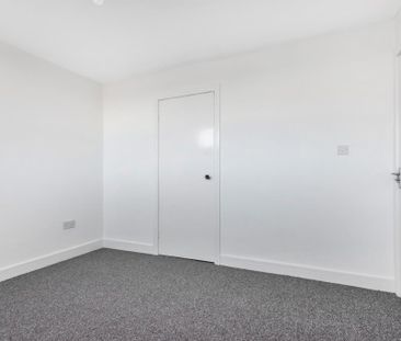 3 bedroom apartment to rent - Photo 2
