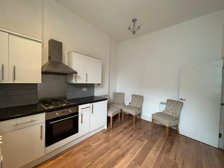 2 Bed Flat, North End, CR0 - Photo 3