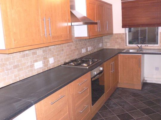 2 bedroom end of terrace house to rent - Photo 1