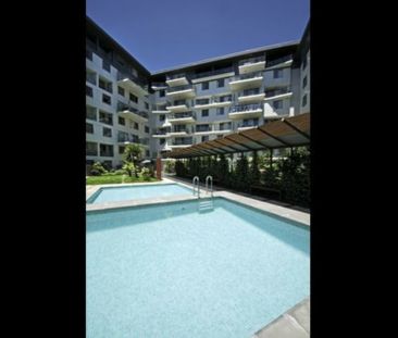 Want to Live with Style and Convenience! - Furnishing Optional - Photo 2