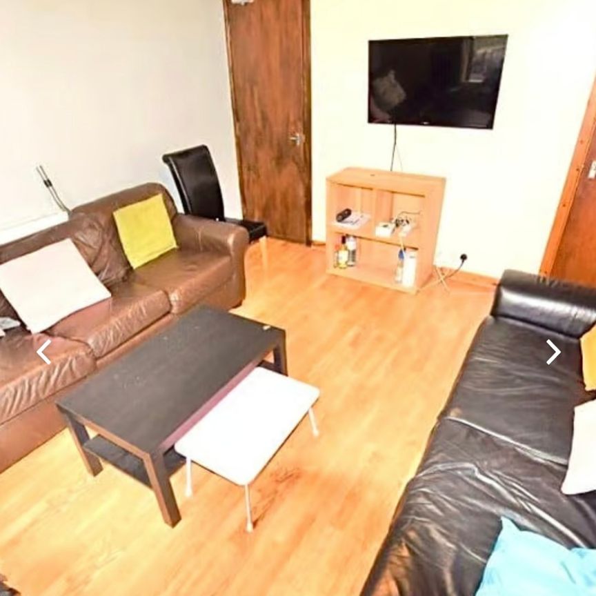 6 Bed - 11 Thornville Crescent, Hyde Park, Leeds - LS6 1JH - Student - Photo 1