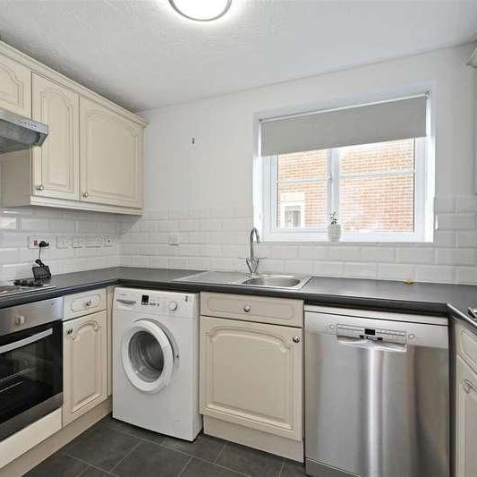 Harvester Close, Chichester, PO19 - Photo 1