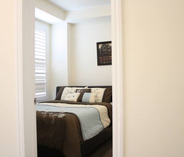 For Lease - 3326 Carding Mill (M Flr) Trail Unit# Main Floor, Oakvi... - Photo 6