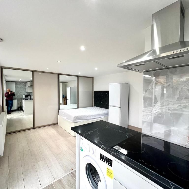 Studio to rent - Photo 1